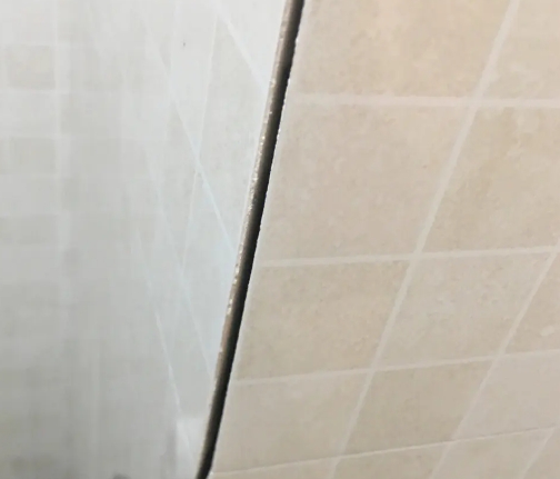 罗甸瓷砖空鼓维修公司分享阳台瓷砖脱落的修复过程可以分为以下几个步骤