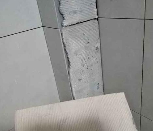 罗甸瓷砖空鼓维修公司分享下厨房瓷砖脱落的补救措施。